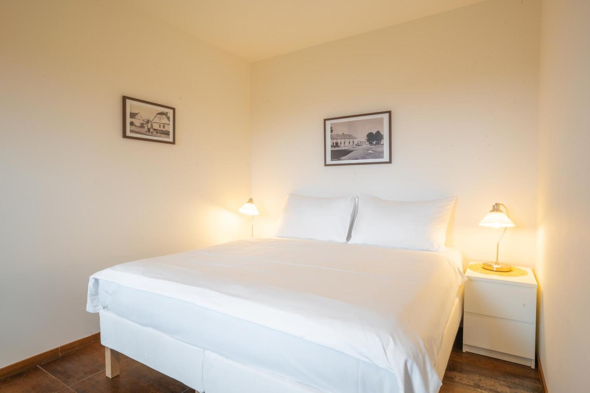 Rooms & Restaurace Na Jitrach Semice ภายนอก รูปภาพ